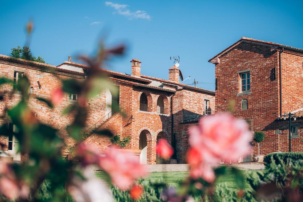 Casale Cardini Guest House Фояно дела Киана Екстериор снимка